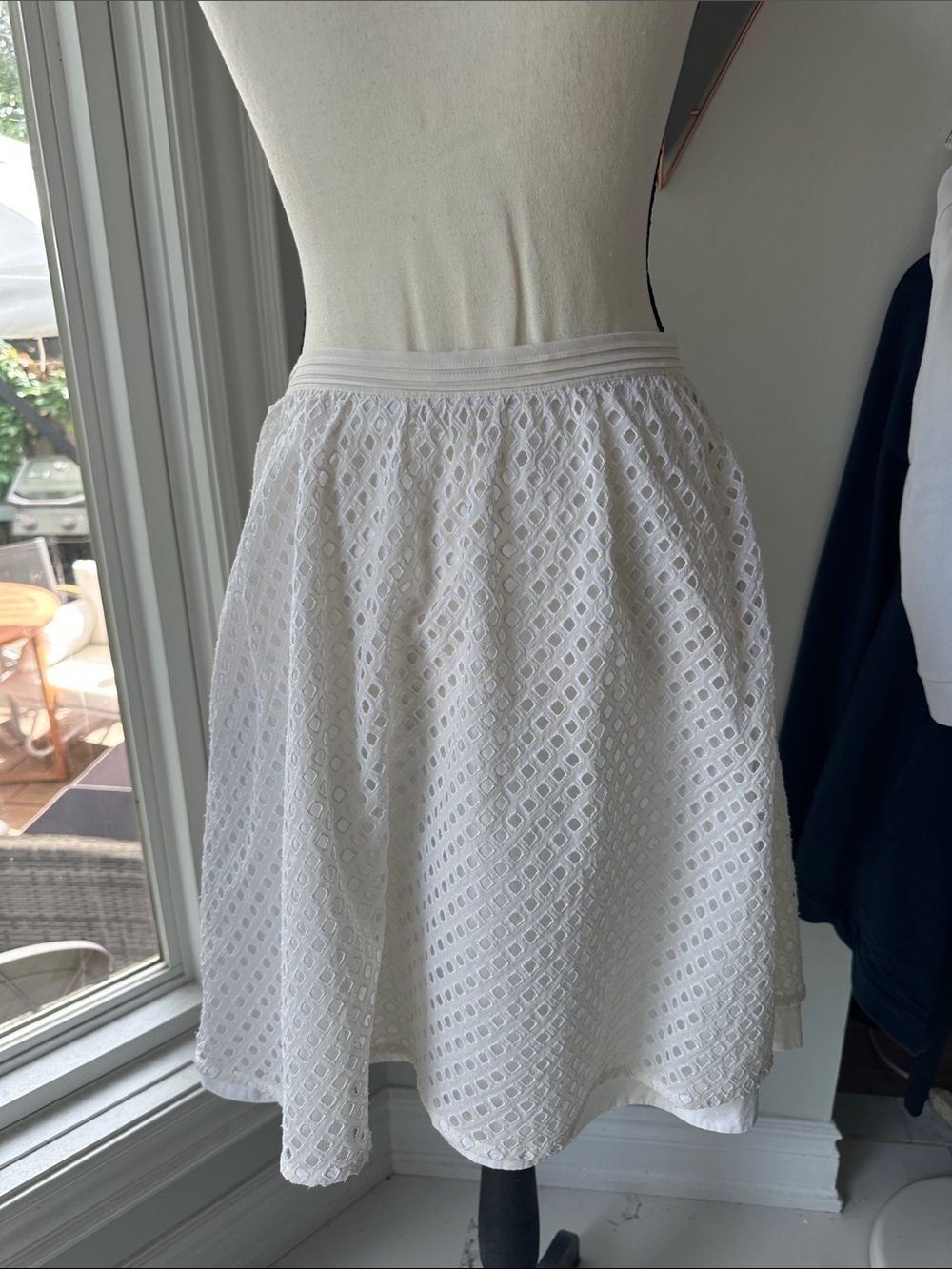 CLUB MONACO White Eyelet Lace A-Line Skirt Cotton with Front Zip Flare Size 4 - Picture 6 of 12